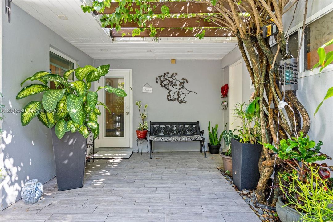 For Rent: $3,500 (3 beds, 2 baths, 1386 Square Feet)