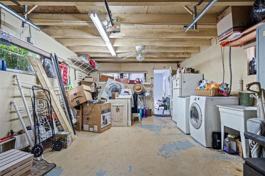 For Rent: $3,500 (3 beds, 2 baths, 1386 Square Feet)