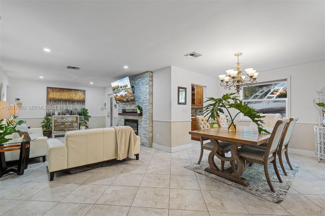 For Rent: $3,500 (3 beds, 2 baths, 1386 Square Feet)