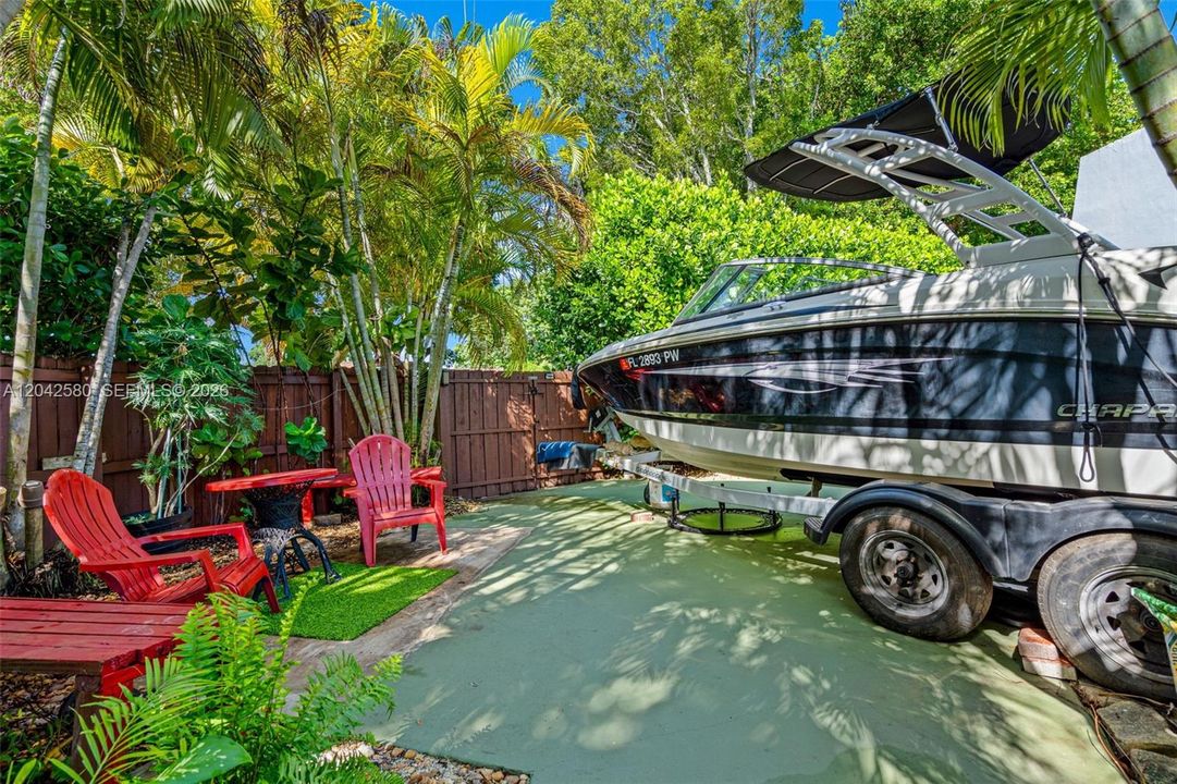 For Rent: $3,500 (3 beds, 2 baths, 1386 Square Feet)