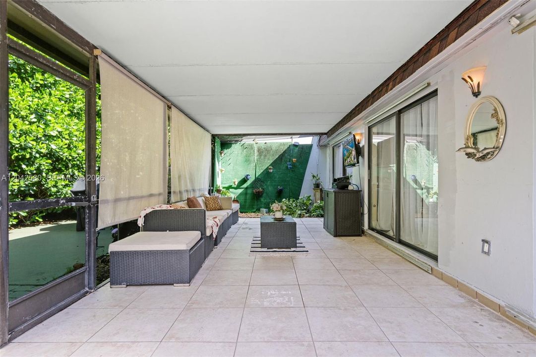 For Rent: $3,500 (3 beds, 2 baths, 1386 Square Feet)