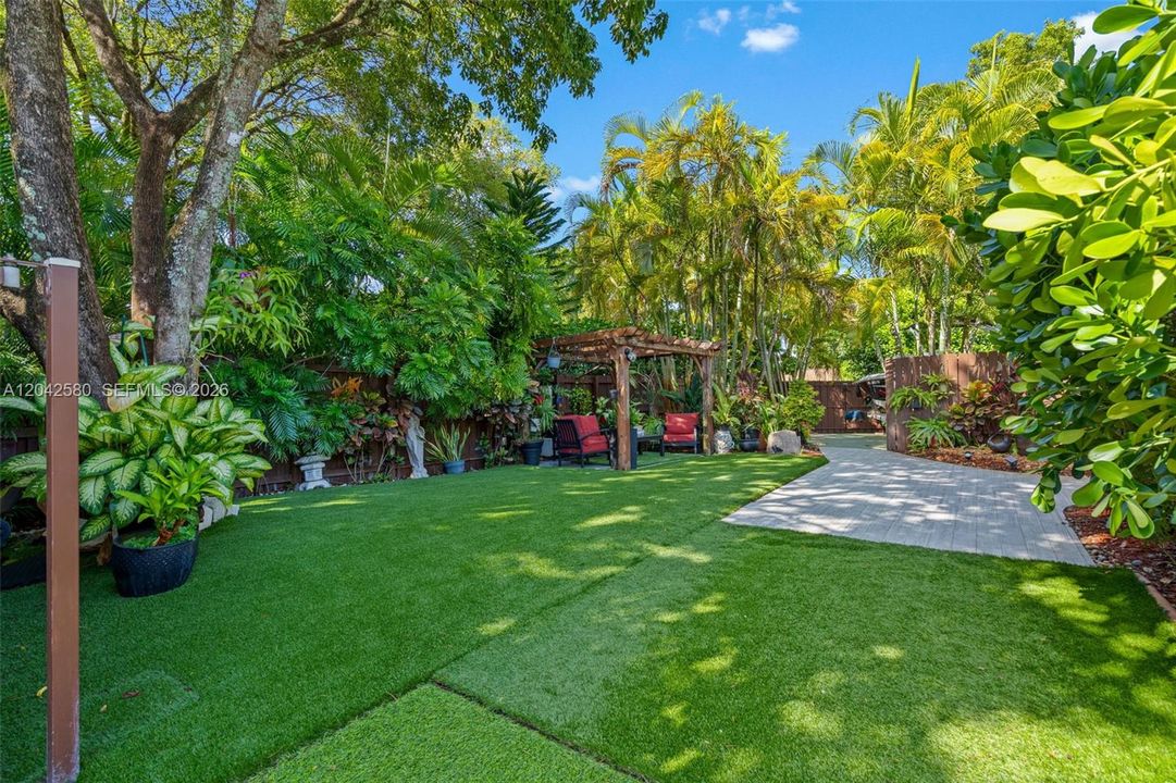 For Rent: $3,500 (3 beds, 2 baths, 1386 Square Feet)