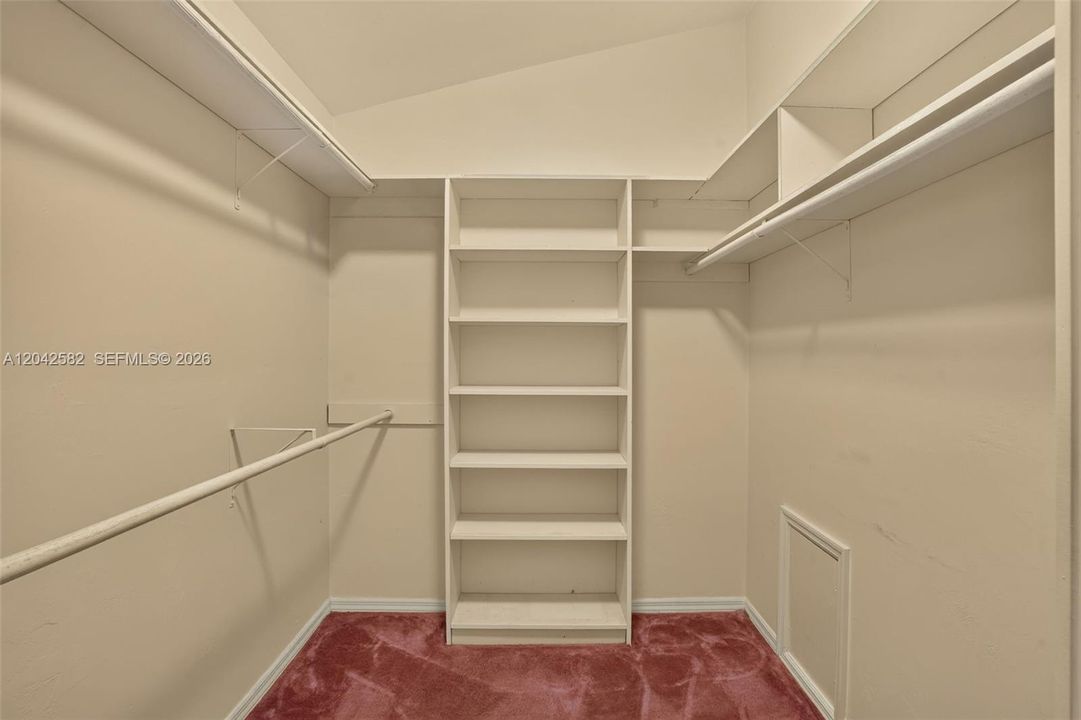 En Venta: $749,900 (3 camas, 2 baños, 2294 Pies cuadrados)