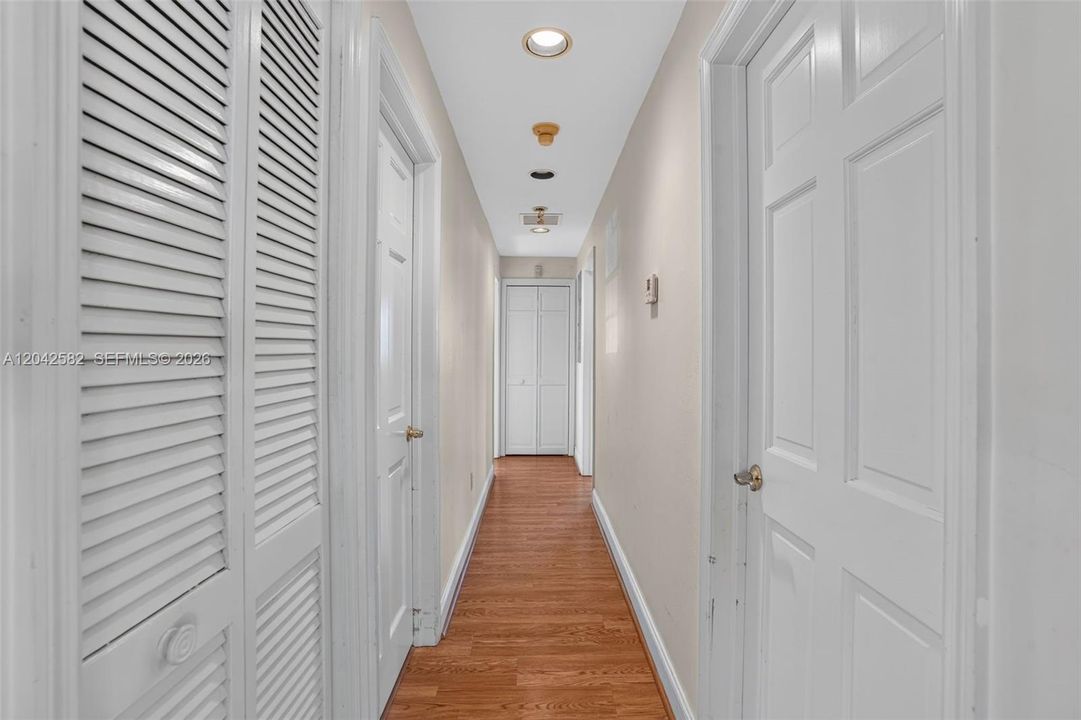 En Venta: $749,900 (3 camas, 2 baños, 2294 Pies cuadrados)
