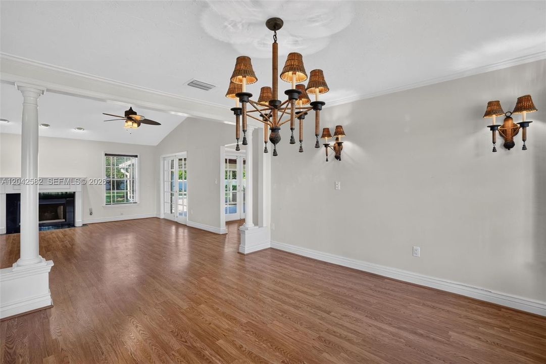 En Venta: $749,900 (3 camas, 2 baños, 2294 Pies cuadrados)