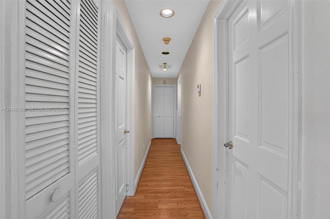 En Venta: $749,900 (3 camas, 2 baños, 2294 Pies cuadrados)