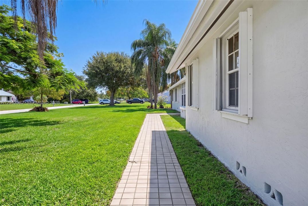 En Venta: $749,900 (3 camas, 2 baños, 2294 Pies cuadrados)