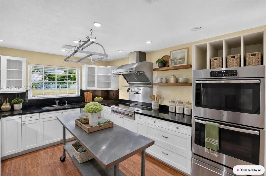 En Venta: $749,900 (3 camas, 2 baños, 2294 Pies cuadrados)