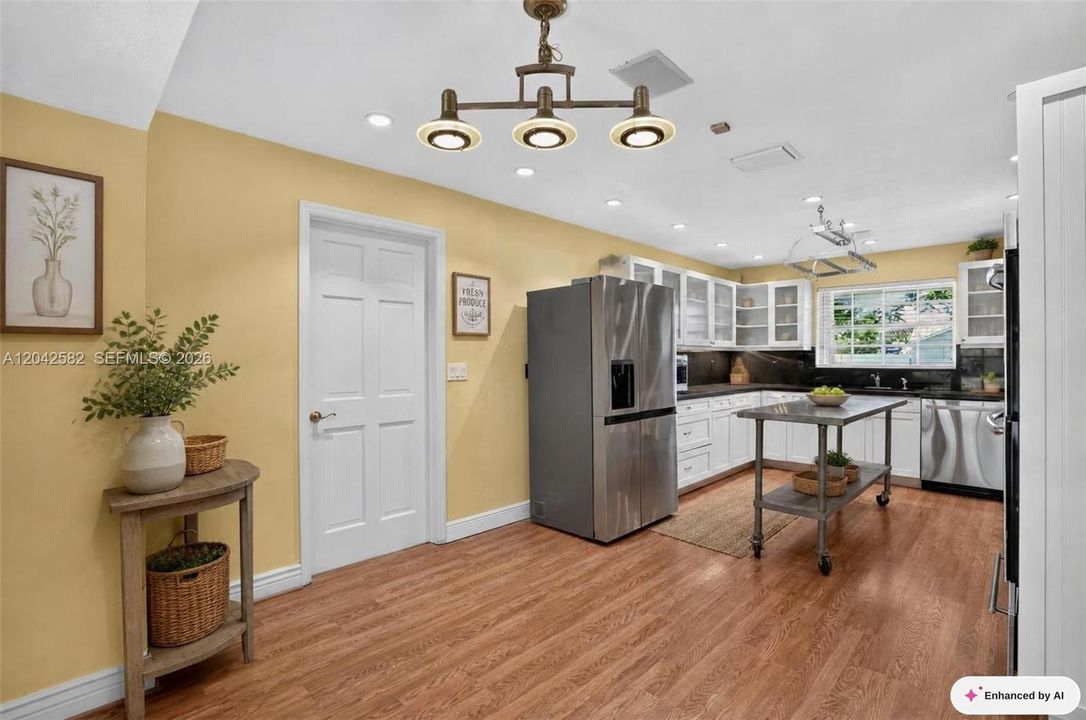 En Venta: $749,900 (3 camas, 2 baños, 2294 Pies cuadrados)