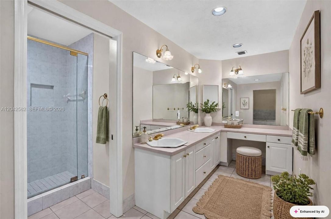 En Venta: $749,900 (3 camas, 2 baños, 2294 Pies cuadrados)