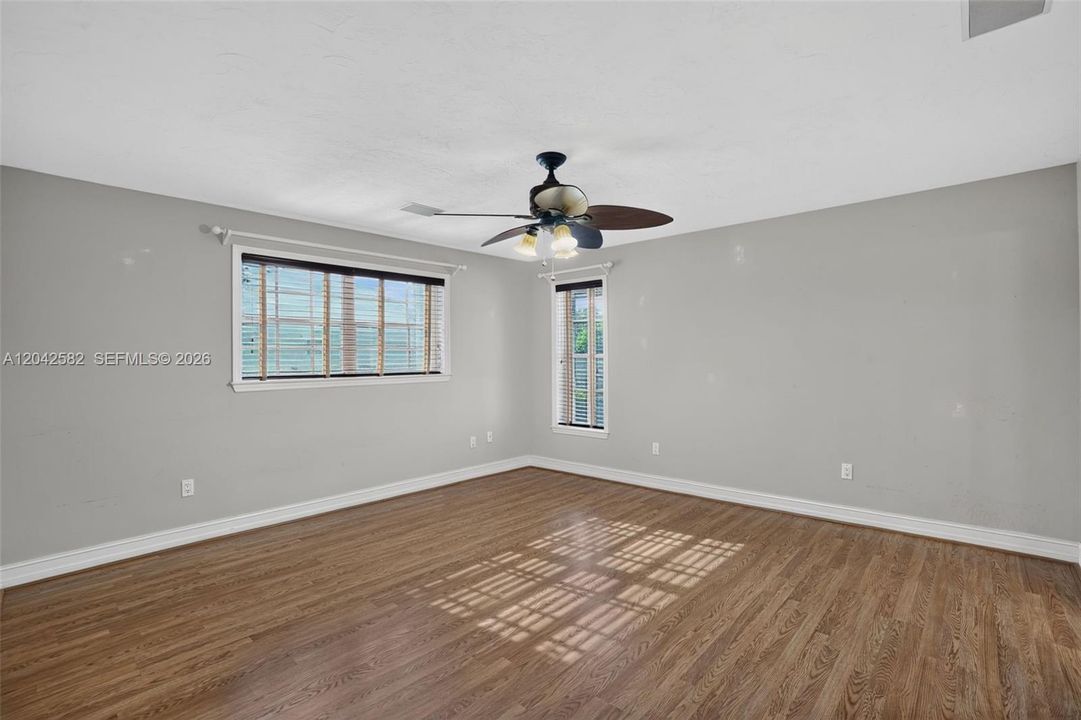 En Venta: $749,900 (3 camas, 2 baños, 2294 Pies cuadrados)