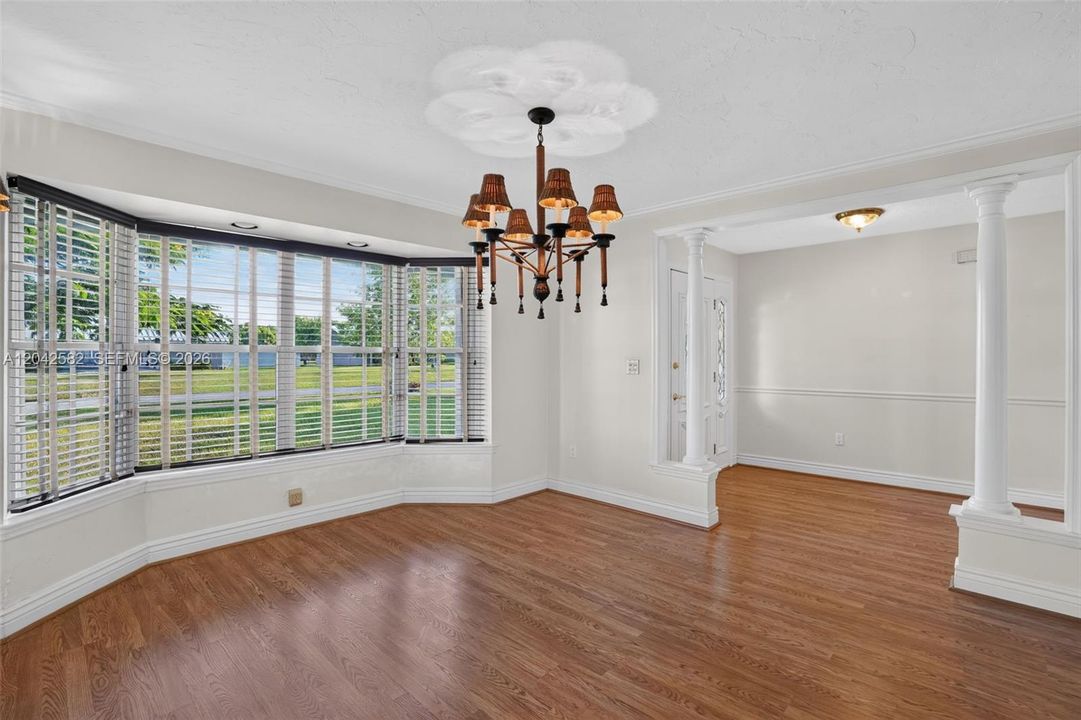 En Venta: $749,900 (3 camas, 2 baños, 2294 Pies cuadrados)
