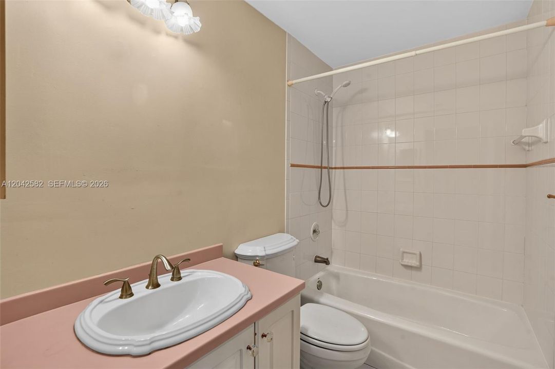 En Venta: $749,900 (3 camas, 2 baños, 2294 Pies cuadrados)
