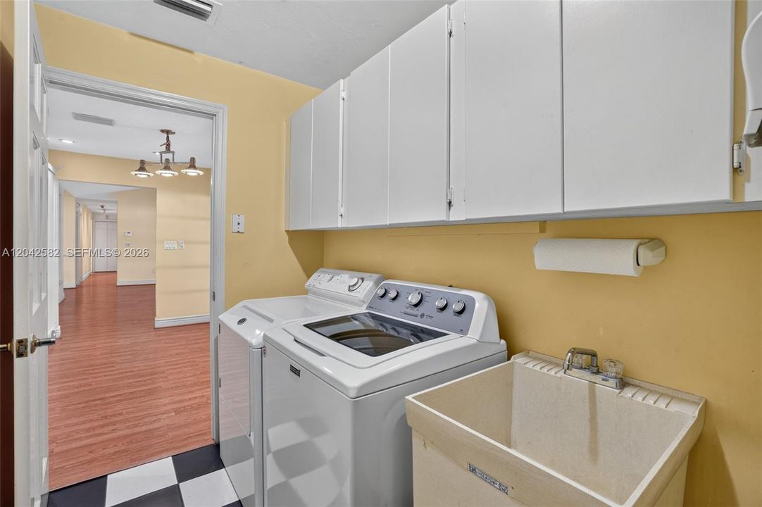 En Venta: $749,900 (3 camas, 2 baños, 2294 Pies cuadrados)