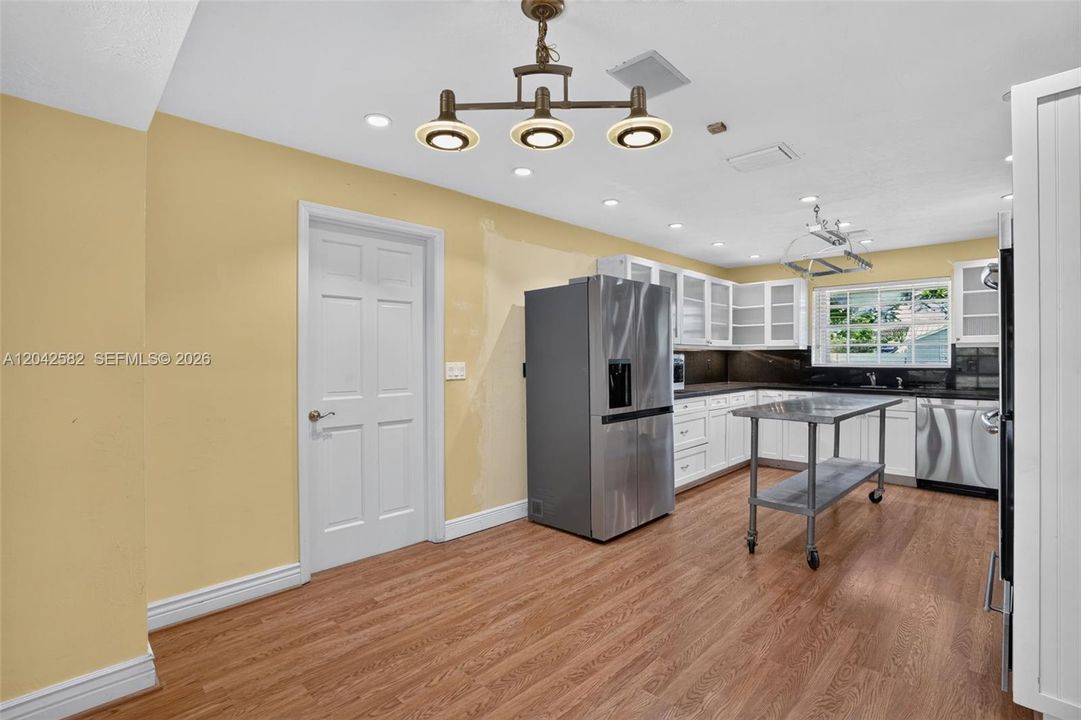 En Venta: $749,900 (3 camas, 2 baños, 2294 Pies cuadrados)