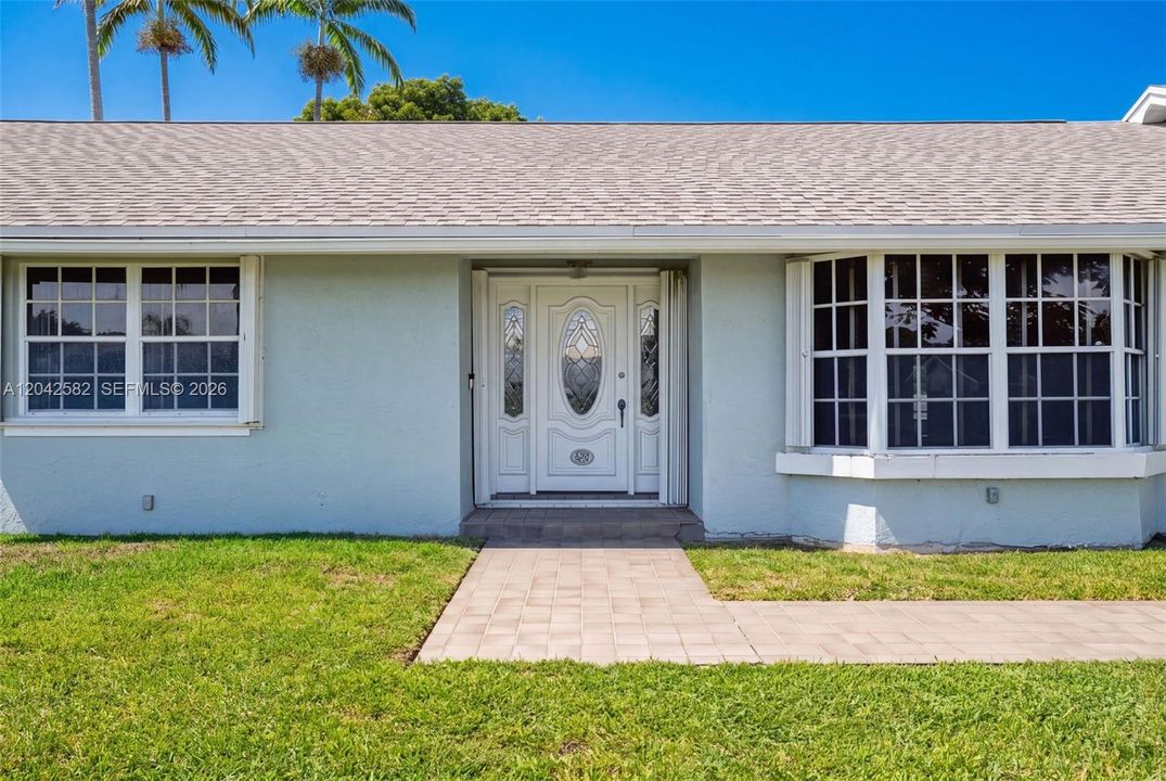 En Venta: $749,900 (3 camas, 2 baños, 2294 Pies cuadrados)
