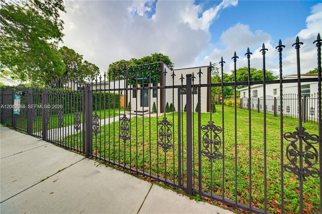 На продажу: $595,000 (3 спален, 2 ванн, 1093 Квадратных фут)