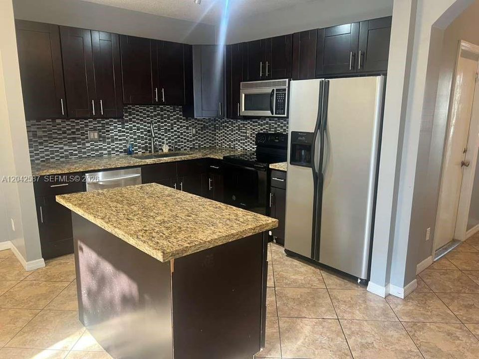 В аренду: $2,800 (2 спален, 2 ванн, 1313 Квадратных фут)
