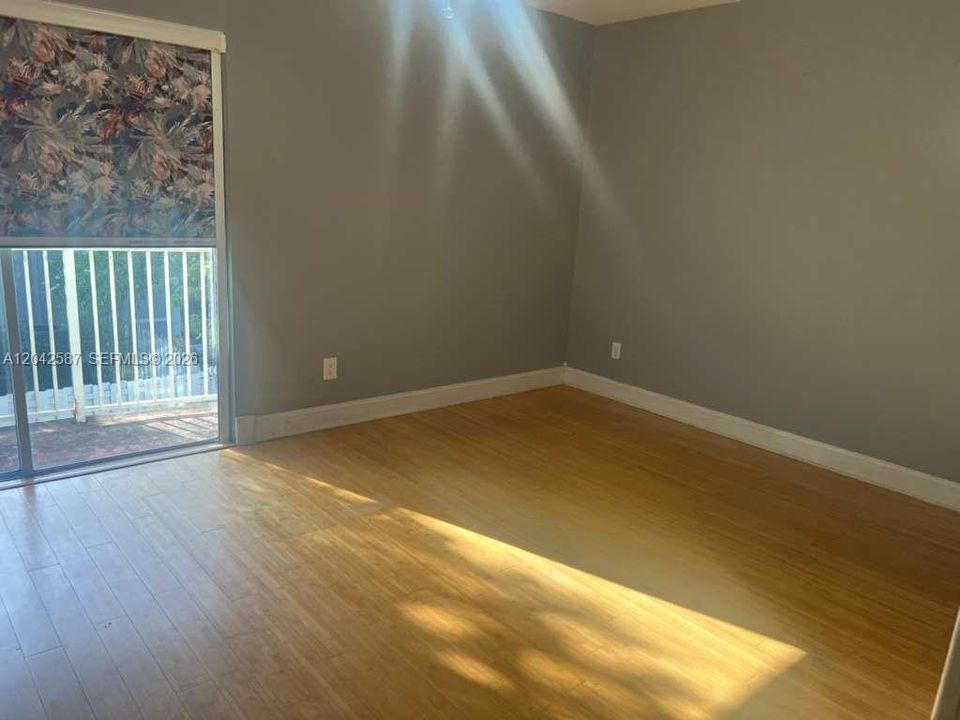 В аренду: $2,800 (2 спален, 2 ванн, 1313 Квадратных фут)
