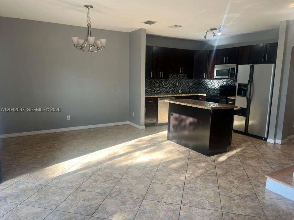 В аренду: $2,800 (2 спален, 2 ванн, 1313 Квадратных фут)