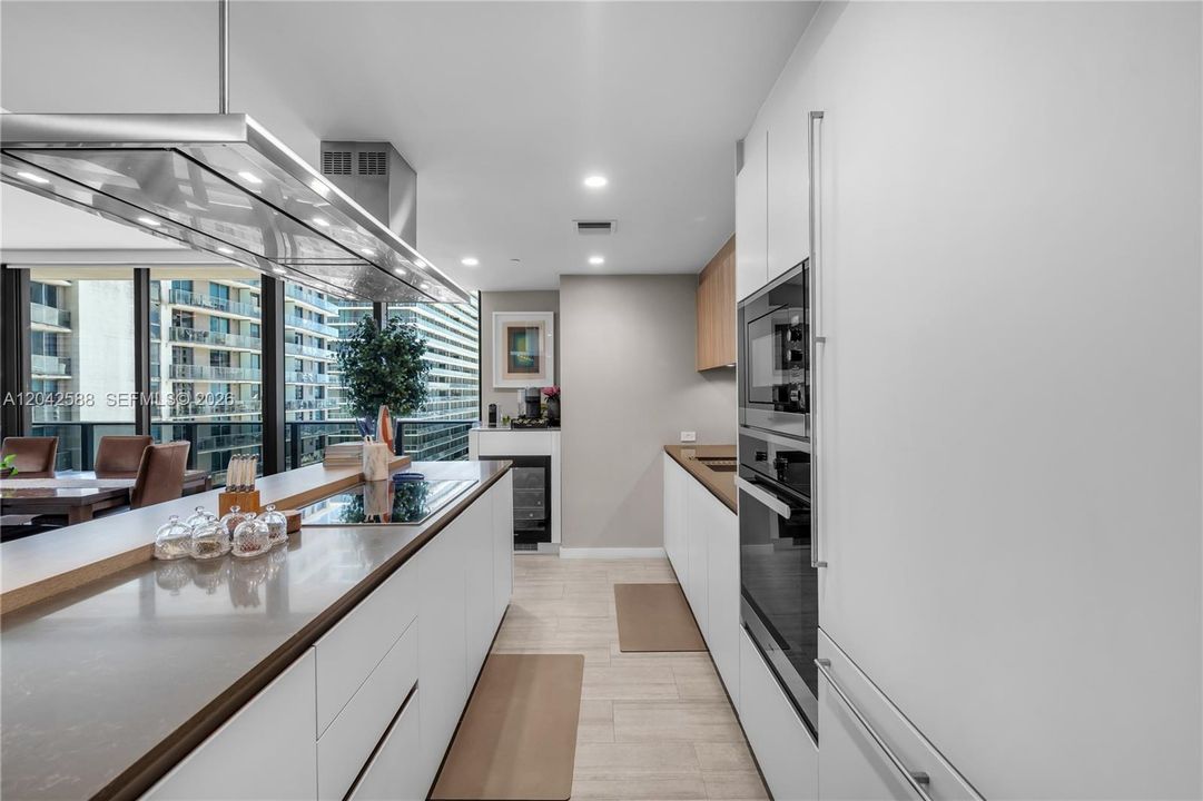 For Sale: $2,790,000 (3 beds, 3 baths, 1909 Square Feet)