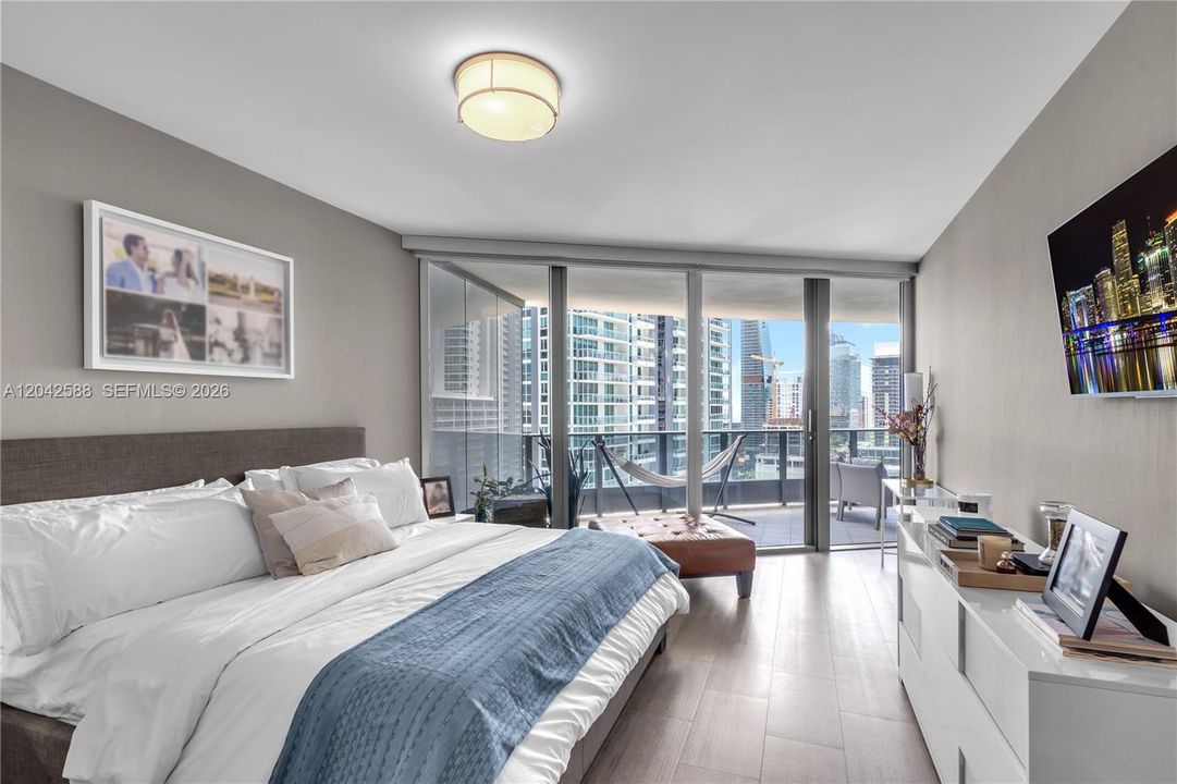 For Sale: $2,790,000 (3 beds, 3 baths, 1909 Square Feet)