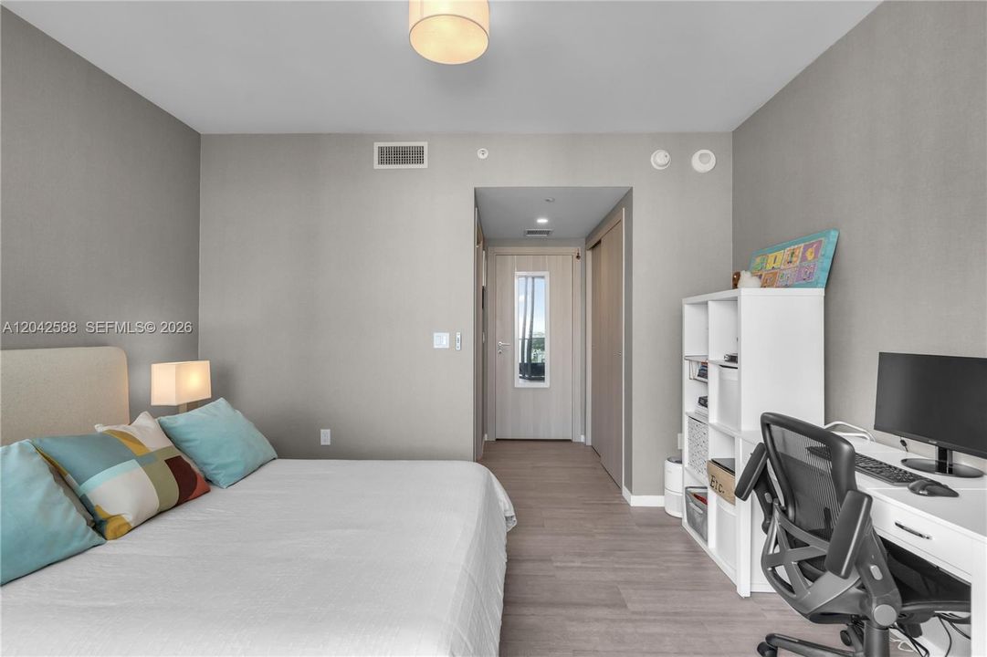 For Sale: $2,790,000 (3 beds, 3 baths, 1909 Square Feet)