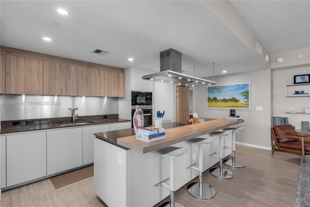 For Sale: $2,790,000 (3 beds, 3 baths, 1909 Square Feet)