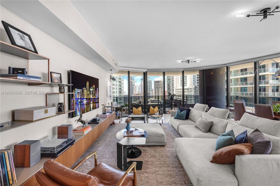 For Sale: $2,790,000 (3 beds, 3 baths, 1909 Square Feet)