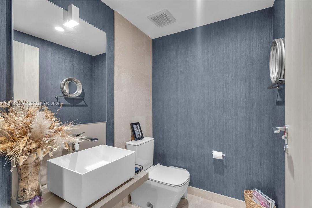 For Sale: $2,790,000 (3 beds, 3 baths, 1909 Square Feet)