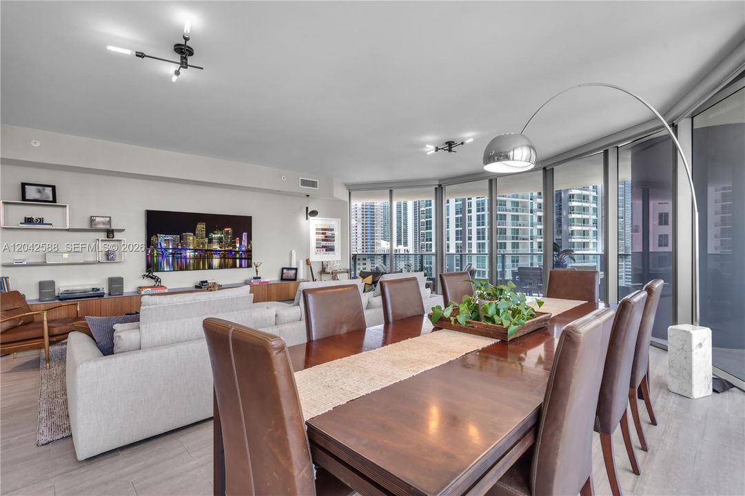 For Sale: $2,790,000 (3 beds, 3 baths, 1909 Square Feet)