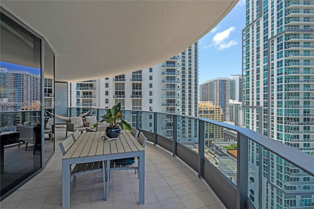 For Sale: $2,790,000 (3 beds, 3 baths, 1909 Square Feet)
