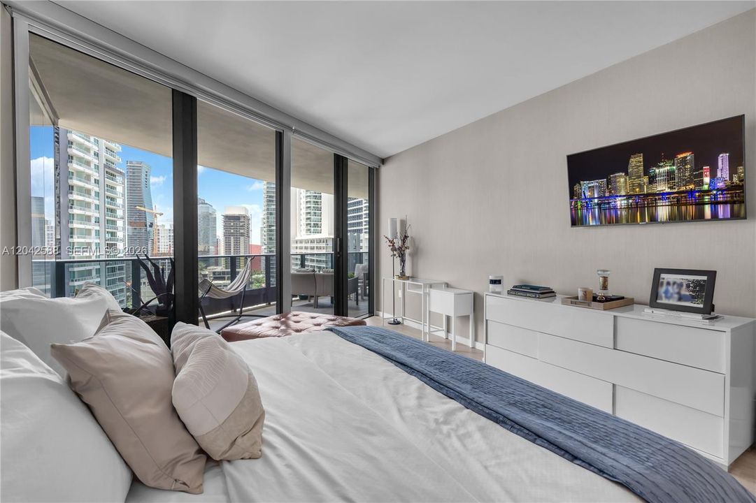 For Sale: $2,790,000 (3 beds, 3 baths, 1909 Square Feet)