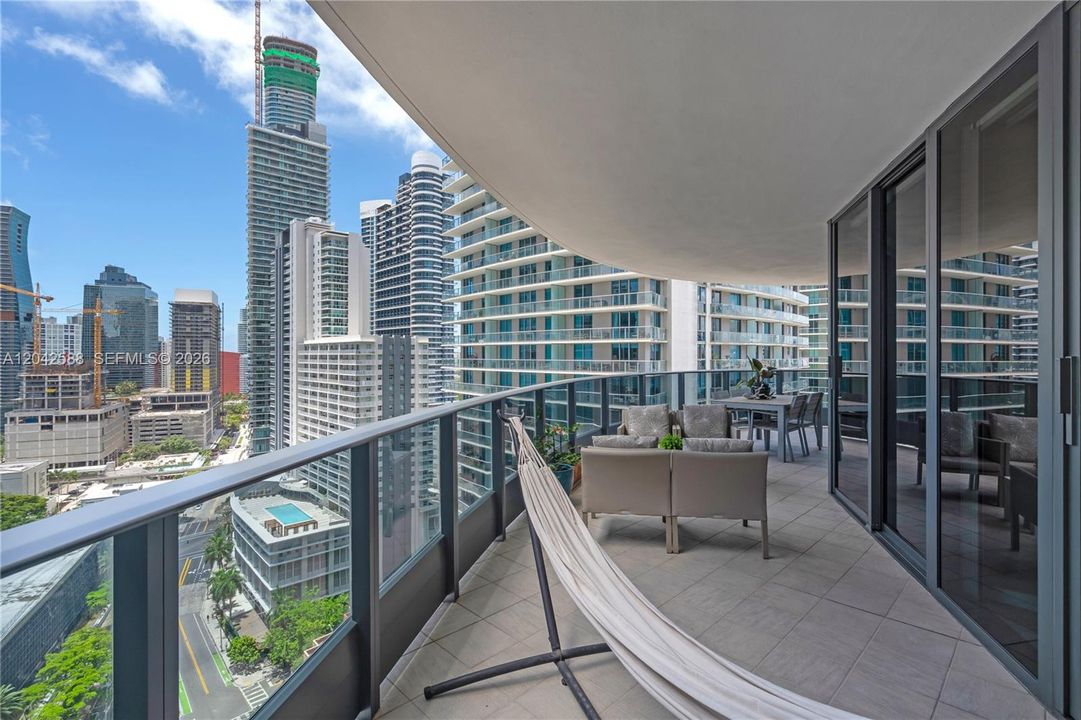 For Sale: $2,790,000 (3 beds, 3 baths, 1909 Square Feet)