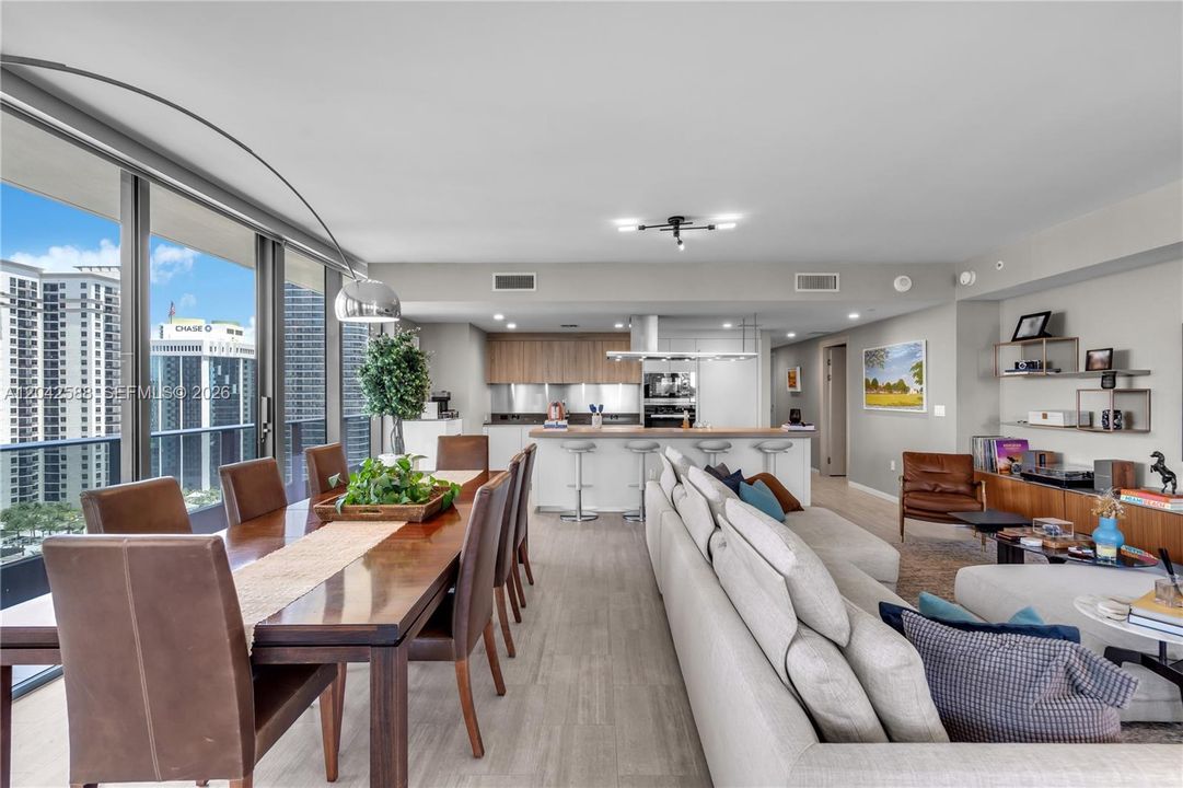 For Sale: $2,790,000 (3 beds, 3 baths, 1909 Square Feet)