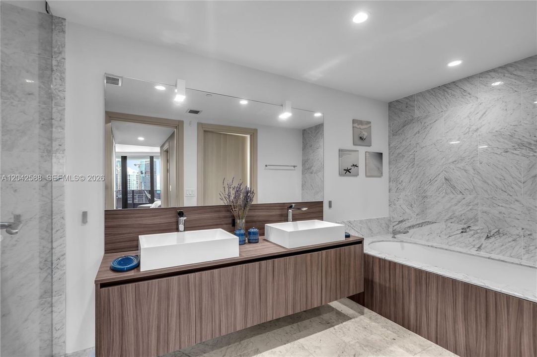 For Sale: $2,790,000 (3 beds, 3 baths, 1909 Square Feet)