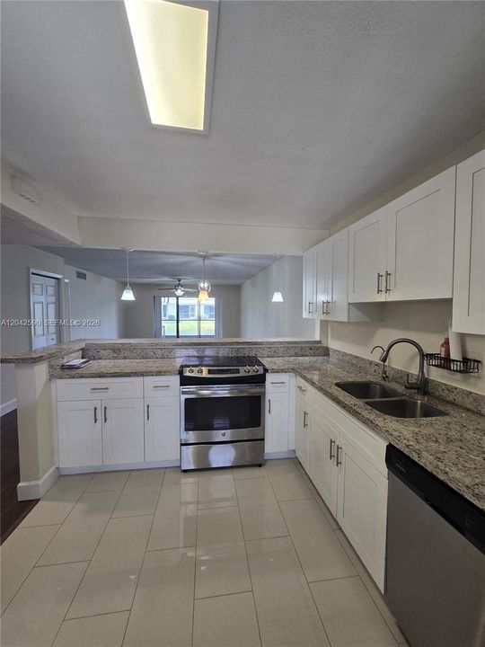 En Venta: $330,000 (2 camas, 2 baños, 1220 Pies cuadrados)