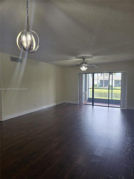 En Venta: $330,000 (2 camas, 2 baños, 1220 Pies cuadrados)