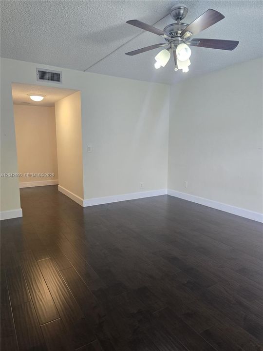 En Venta: $330,000 (2 camas, 2 baños, 1220 Pies cuadrados)