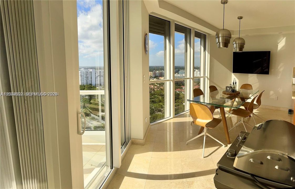 В аренду: $13,500 (2 спален, 2 ванн, 2730 Квадратных фут)