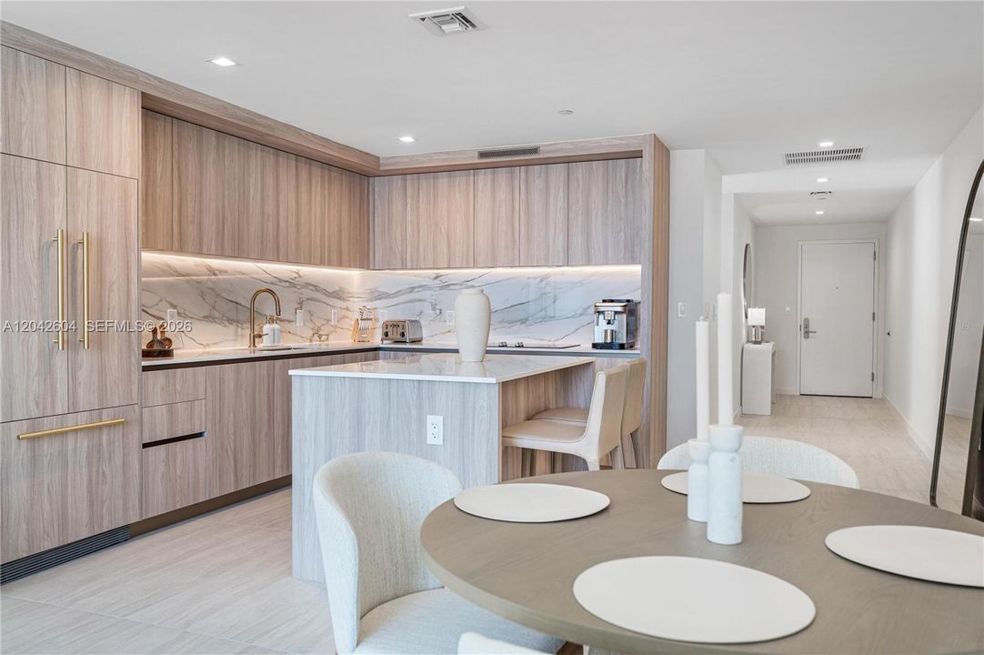 В аренду: $9,900 (2 спален, 0 ванн, 1217 Квадратных фут)