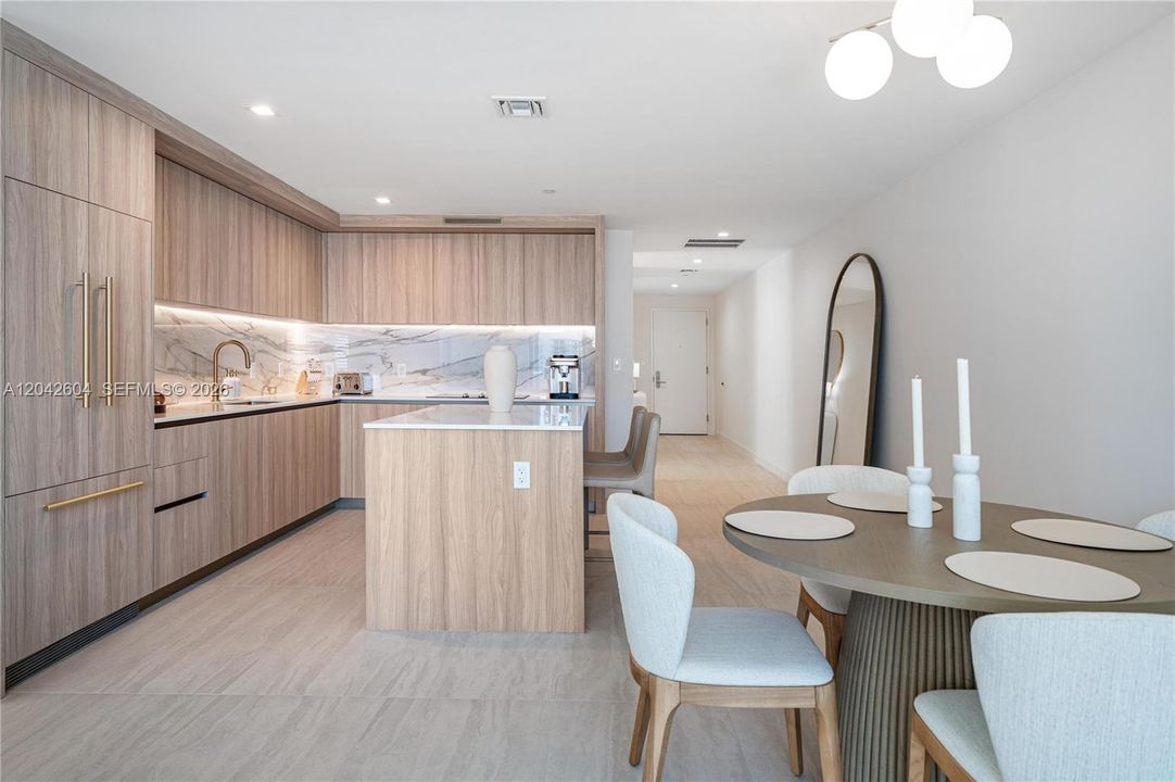 В аренду: $9,900 (2 спален, 0 ванн, 1217 Квадратных фут)
