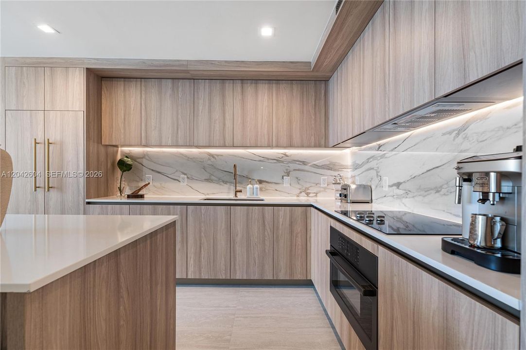В аренду: $9,900 (2 спален, 0 ванн, 1217 Квадратных фут)