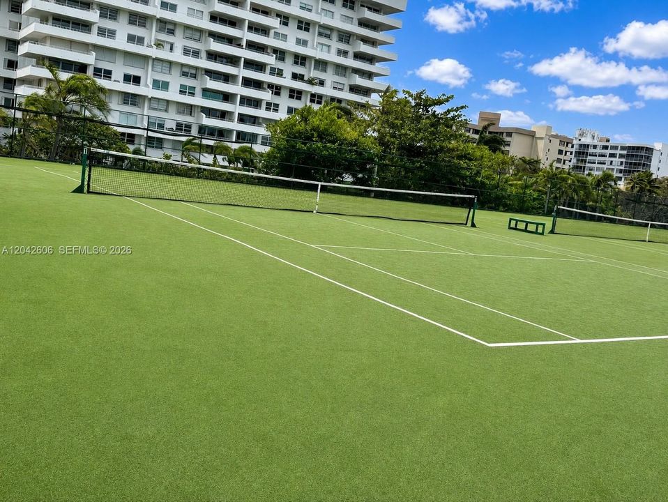 待售: $1,349,000 (2 贝兹, 2 浴室, 1260 平方英尺)