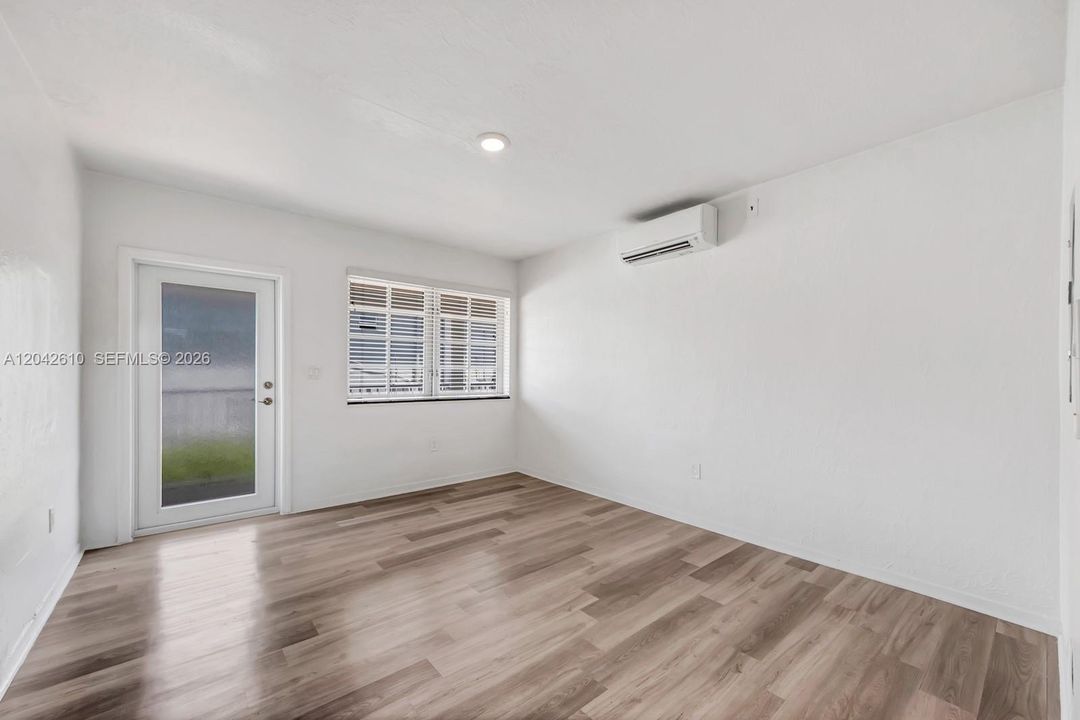For Rent: $2,100 (1 beds, 1 baths, 4554 Square Feet)