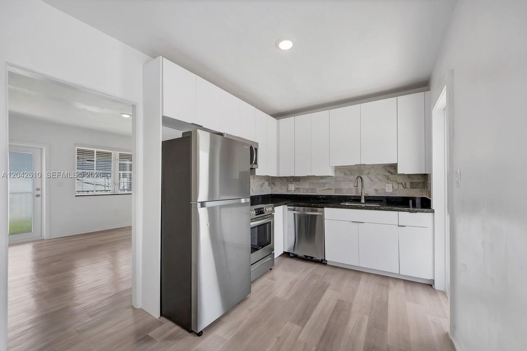 For Rent: $2,100 (1 beds, 1 baths, 4554 Square Feet)