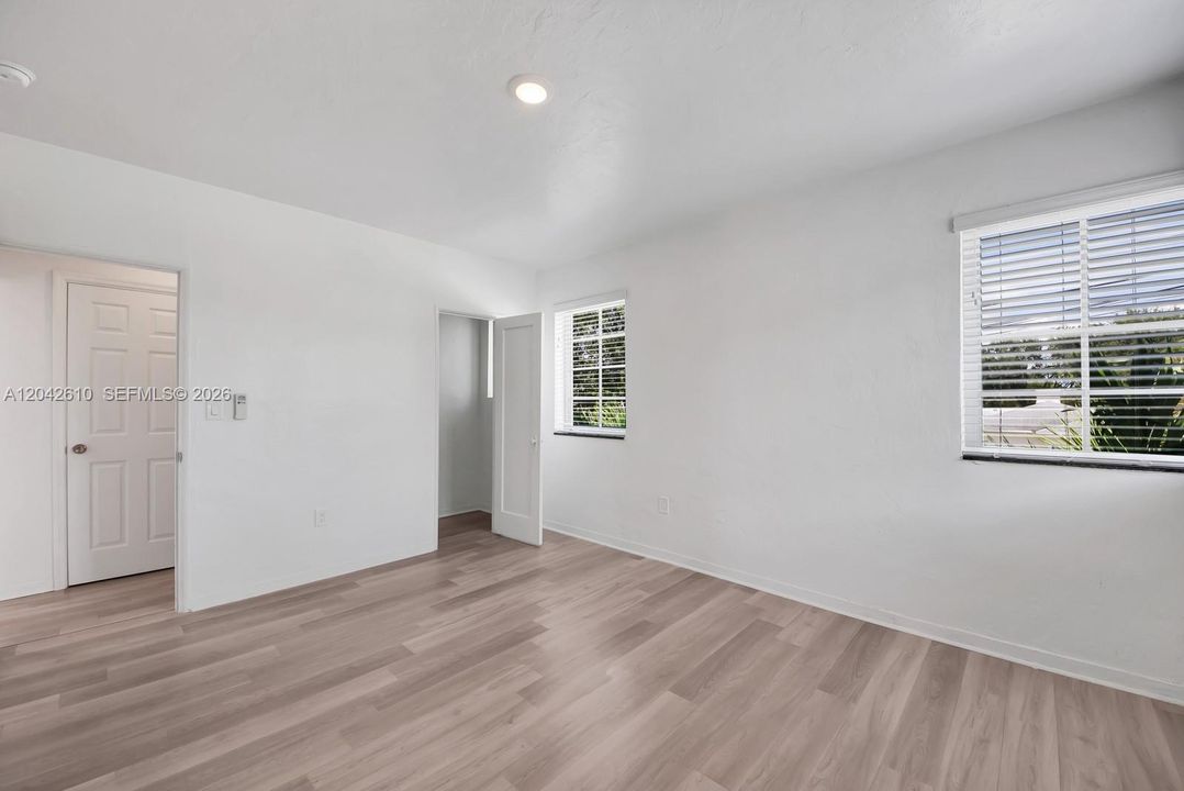 For Rent: $2,100 (1 beds, 1 baths, 4554 Square Feet)