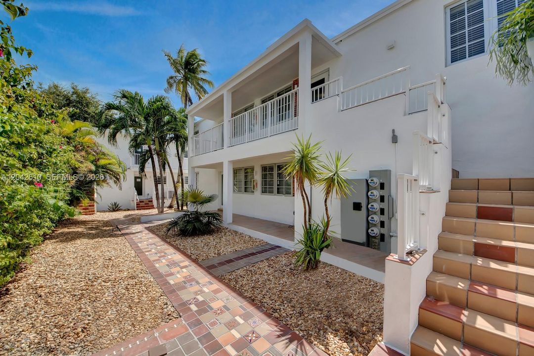 For Rent: $2,100 (1 beds, 1 baths, 4554 Square Feet)