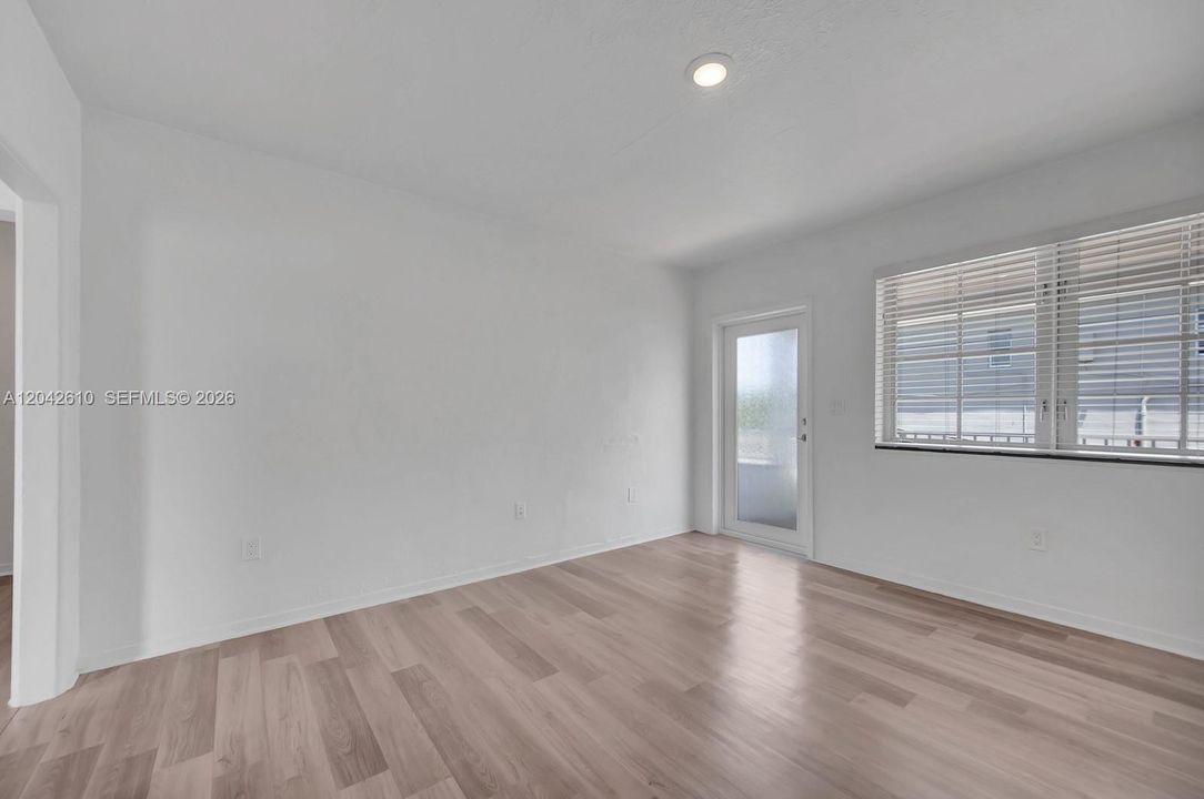 For Rent: $2,100 (1 beds, 1 baths, 4554 Square Feet)