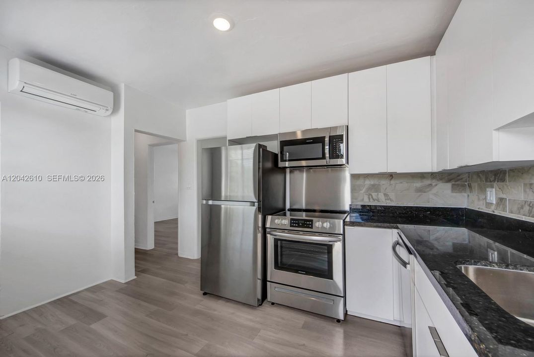 For Rent: $2,100 (1 beds, 1 baths, 4554 Square Feet)